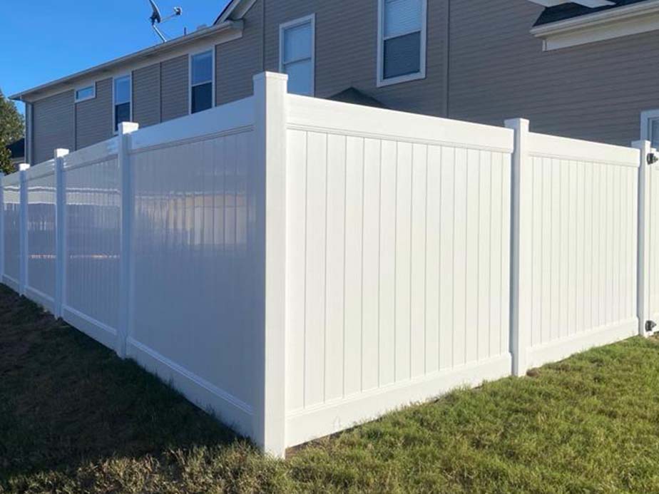 Lakeland Tennessee vinyl privacy fencing
